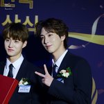 [펜타곤] 쌍<b>원즈</b> 투샷