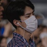 세훈 꿋꿋이 줄이어폰만 쓰던 것도 뭔가 <b>발림</b>