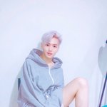 [펜타곤] 형구 <b>반바지</b> 너무