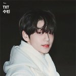 동공 흔들리는 현실 <b>첫사랑상</b> 男돌