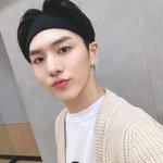 [펜타곤] 누가 큐브로 헤어밴드 <b>한트럭</b>좀