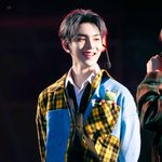 [펜타곤] 청개구리는 컨셉도 컨셉인데 의상이