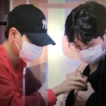 [모두드루와] 석훈쌤 오랜만에 만난 제자들에게 카네이션 받음