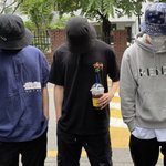 [댓글부탁해] 궁금한게있는데 <b>저</b> 검정<b>옷</b> 어디 브랜드야?ㅠㅠ