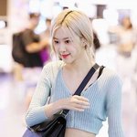 [드루와] 로제는 키에 비해 <b>체구</b>가 ㅈㄴ 작은듯