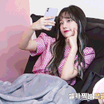 <b>셀카</b> 찍다가 걸린 조유리