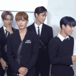 주연 <b>아린</b> 쳐다보는거봐