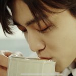 [NCT즌] 켄트로 걍 컵에 뽀뽀 했는데요