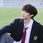 [더보이즈] 밥 다 먹고 <b>운동장</b> 돌아다니는데