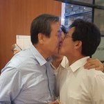 둘다남자아님?헐~남자끼리키스하네..