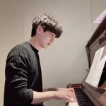 [펜타곤] 얘드라 이거 같은 <b>옷</b>이래