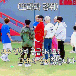 [스키즈] 개커형들 사이에서 <b>산책</b>나와서 신난 댕댕이