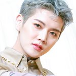 인상 자체는 <b>날렵</b>하고 차가운 男돌