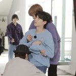 박지민 <b>윤기</b> 어깨 아플까봐