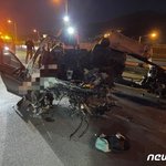 10대등 탄 차량 <b>중앙</b>분리대 충돌 후 전복…5명 사상