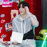 [NCT즌] 오후에 잠들어서 방금 일어났는데 정재현 반바지 뭐임...