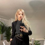 <b>명품</b> 브랜드 전세계 광고 캠페인 두번 받은 아이돌