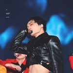 호불호 갈린다는 남돌 무대 의상