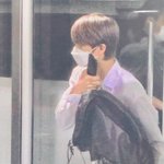 [NCT즌] 박지성 귀여운 점 수트에도 <b>백팩</b> 필수.