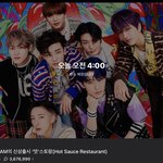 [NCT즌] <b>한손</b>으로 하트 누르고 <b>한손</b>으로 사진 보는중..