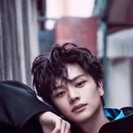 <b>육성재</b>너무잘생겨서kigul할거같애