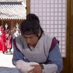 촬영 중 <b>사리</b> 사욕 채우는 짤 안다는 조승우 ㅋㅋ