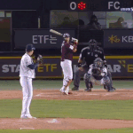 [두산] 5.11 두산 베어스 안권수 호수비.<b>gif</b>