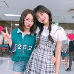 <b>유아</b>는 양갈래 땋은머리 되게 잘 어울리는 듯