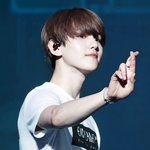 연예인들은 <b>손하트</b> 왜이렇게 많이 쓰는거야