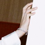 김석진 반지 네번째 손가락에 해써?