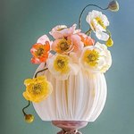 케이크 위에 활짝 핀 <b>설탕</b> 꽃