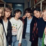 [원어스] 소속사 <b>창고</b>에서 기사사진 찍은 아이돌