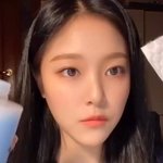 여돌의 눈 화장 <b>반쪽</b>만 지우기