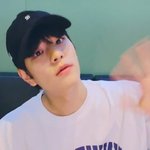 [스키즈] 오늘 <b>성년</b>의 날인데 아무한테도 축하 못받았는데