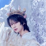 과한 스타일링 끝판왕이지만 얼굴로 이겨<b>냄</b>