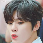 男돌의 '눈길을 끄는 <b>용모</b>'