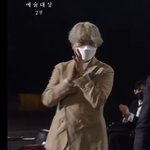 유재석 백상예술대상 영상보고 옆에 아이돌이 <b>박수</b>쳐주는 줄 알앜ㅅ음