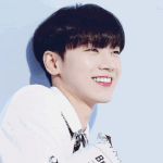 나 <b>책상</b>꾸미는 것좀 도와주라ㅠㅠ