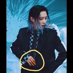 <b>태민</b> 손에뭍은  옅은주홍색에  가까운 피