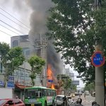 [속보] 택배차량 사고 뒤 건물 <b>돌진</b> 화재…8명 사상