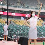 SSG 치어리더, 스튜어디스 복장 논란.. "성적대상화" vs...