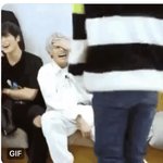 [NCT즌] 태용이 <b>이마</b> 빡빡 치는 짤 좀 주라