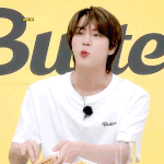 <b>태형</b>이에 이어 석진이 폰식빵 ㅋㅋㅋㅋ
