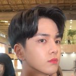 <b>영훈</b>이 너무 잘생겼어