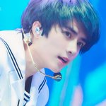 쉽게 나이 들지 않을 듯한 <b>소년</b>돌