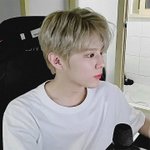 [모두드루와] 어제 김우석 브이앱에서 얼굴<b>재질</b> 미쳤어