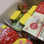 자가격리 <b>생필품</b> 왔는데 먹을거 꽤 마니준다