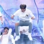 [NCT즌] 고래 무대에서 <b>플라잉체어</b> 타는데