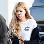 로제가 입은 이 <b>나사</b>옷 입고 다니면 어떰?