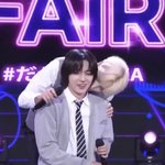 [TXT] <b>휴닝이</b> 뽀뽀 받는 멤버들